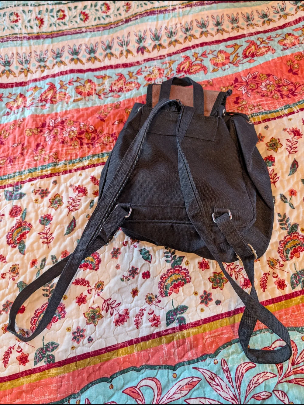 N/A black canvas